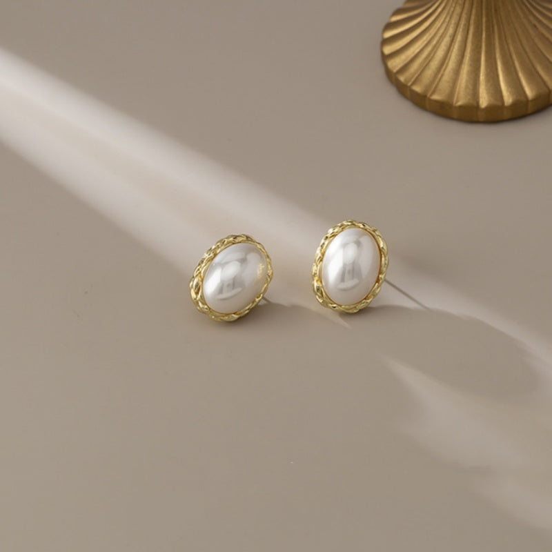 Simple Fashion Twist Oval Pearls Non-piercing Earrings