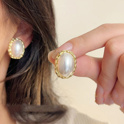 Simple Fashion Twist Oval Pearls Non-piercing Earrings